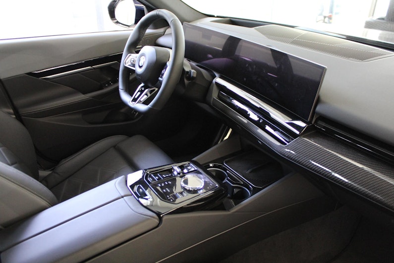 Vehicle image BMW 5 SERIES