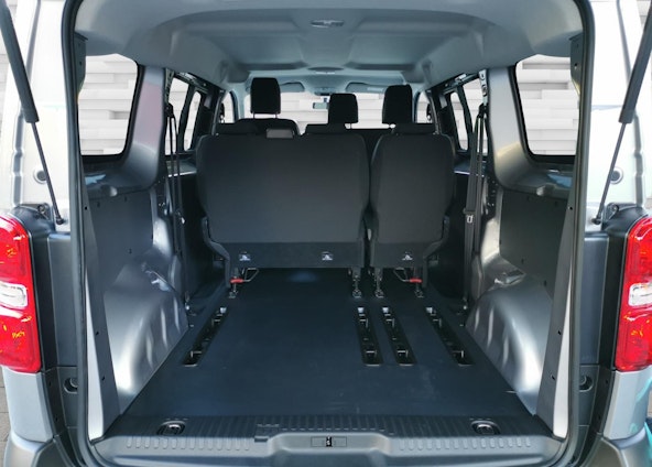 Vehicle image 14 Vehicle image 14