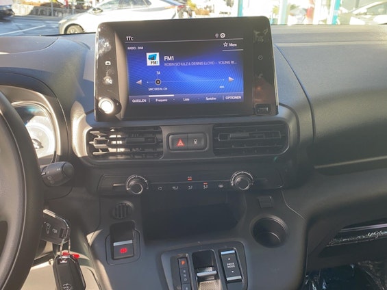 Vehicle image 9 Vehicle image 9