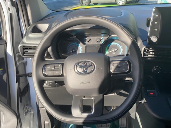 Vehicle image 8 Vehicle image 8