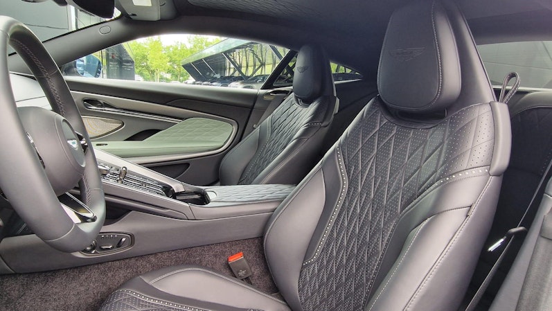 Vehicle image ASTON MARTIN DB12