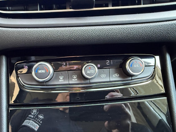 Vehicle image 27 Vehicle image 27