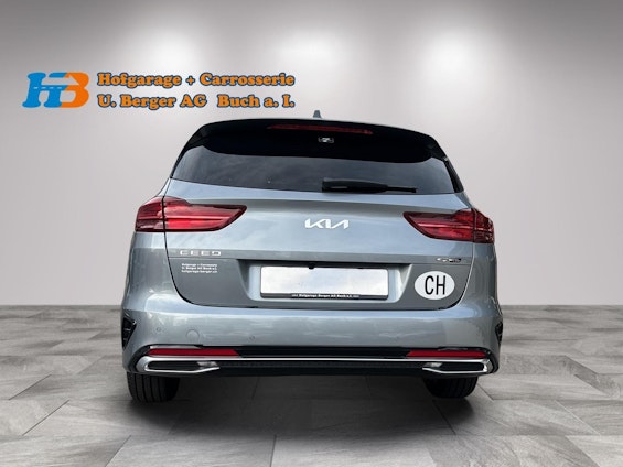 Vehicle image 17 Vehicle image 17