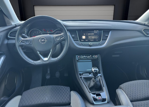 Vehicle image 5 Vehicle image 5