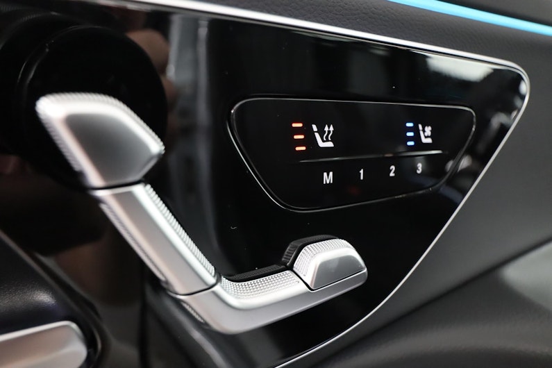 Vehicle image MERCEDES-BENZ E 220