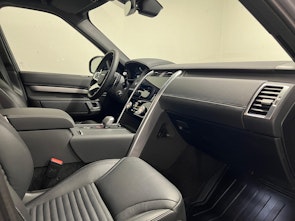 Vehicle image LAND ROVER Discovery 3.0 D I6 300 Dynamic SE