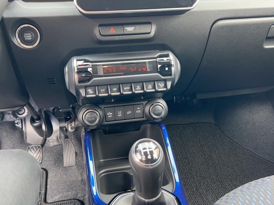 Vehicle image 32