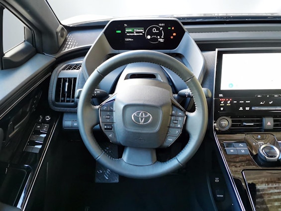 Vehicle image 4 Vehicle image 4