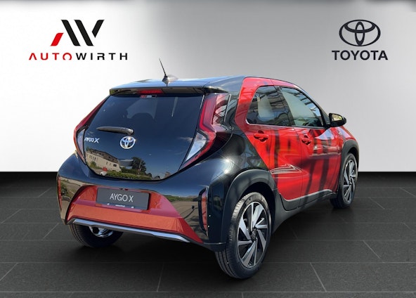 Vehicle image 4 Vehicle image 4