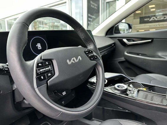 Vehicle image 6 Vehicle image 6