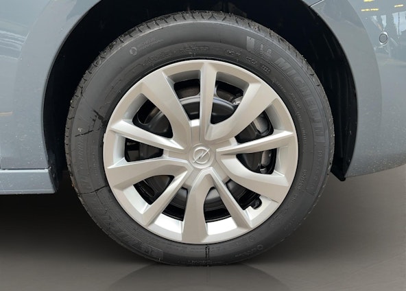 Vehicle image 15 Vehicle image 15