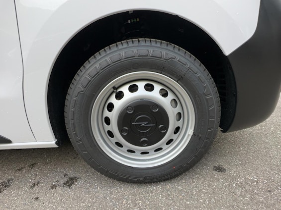 Vehicle image 15 Vehicle image 15