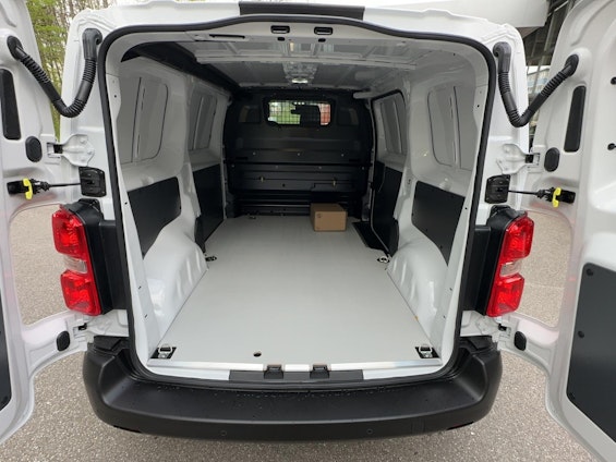 Vehicle image 10 Vehicle image 10