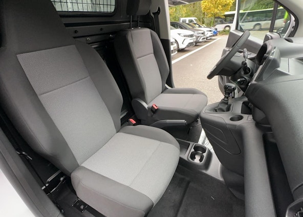 Vehicle image 13 Vehicle image 13