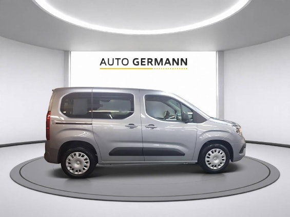 Vehicle image 17 Vehicle image 17