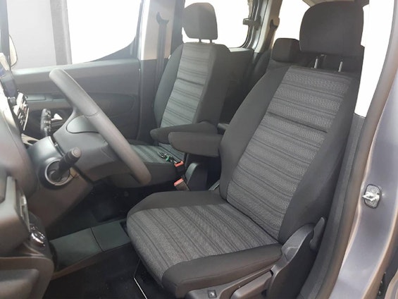 Vehicle image 8 Vehicle image 8