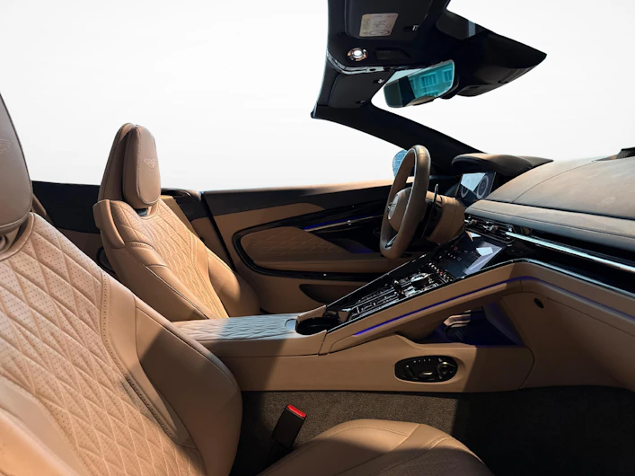 Fahrzeugbild ASTON MARTIN DB12