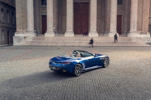 Vehicle image ASTON MARTIN DB12 Volante 4.0 V8 Bi-Turbo