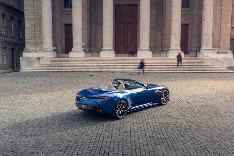 Vehicle image ASTON MARTIN DB12