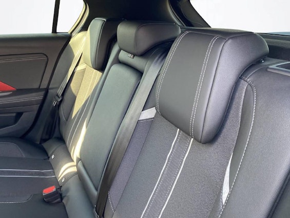 Vehicle image 7 Vehicle image 7