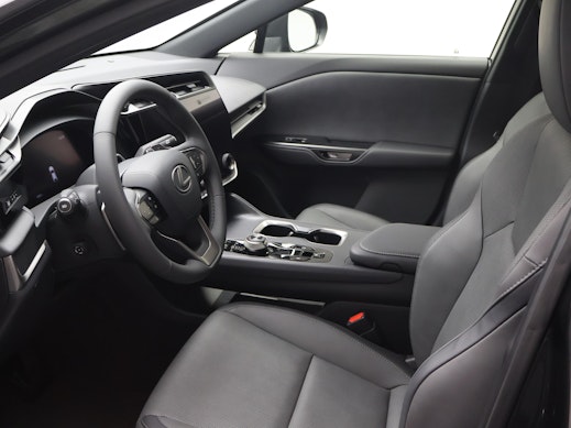 LEXUS RZ 450e Comfort 2