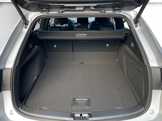 Vehicle image 17 Vehicle image 17