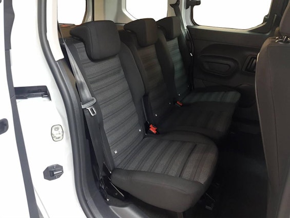 Vehicle image 21 Vehicle image 21