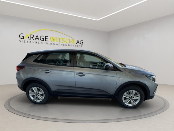 Vehicle image 3 Vehicle image 3