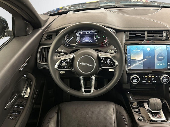 Vehicle image 10 Vehicle image 10