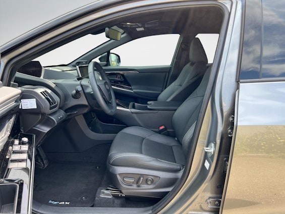 Vehicle image 8 Vehicle image 8