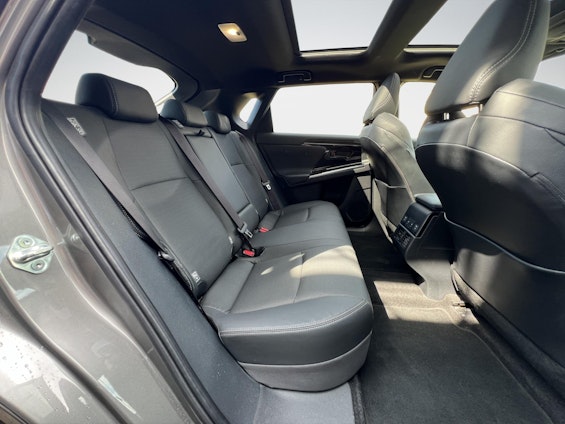 Vehicle image 16 Vehicle image 16