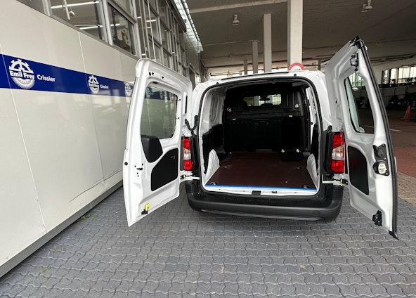 Vehicle image 10 Vehicle image 10