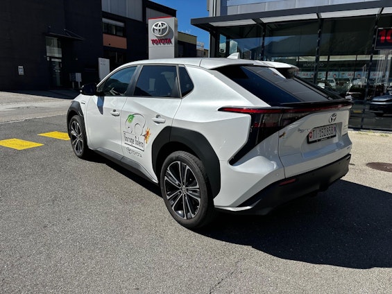 Vehicle image 3 Vehicle image 3