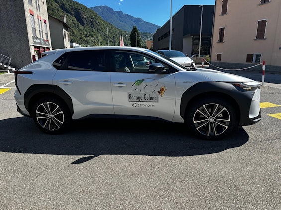 Vehicle image 2 Vehicle image 2