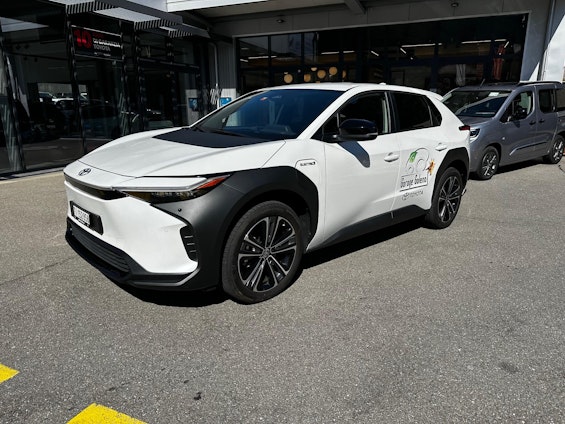 First vehicle image First vehicle image