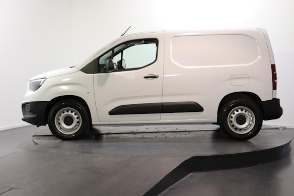 OPEL Combo-e Cargo 2.4 t Electric Blitz 1