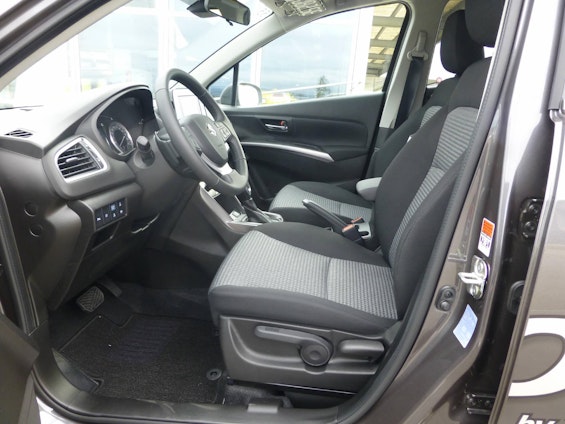 Vehicle image 7