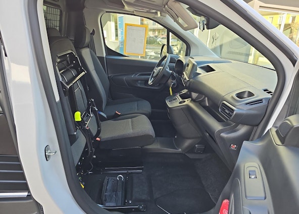 Vehicle image 17 Vehicle image 17