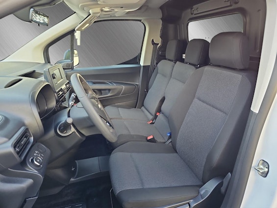 Vehicle image 9 Vehicle image 9