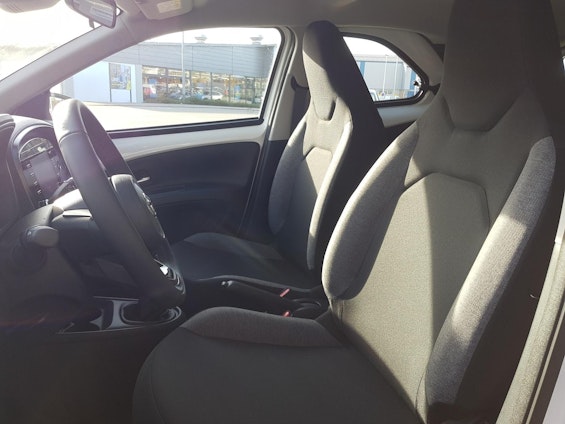 Vehicle image 9 Vehicle image 9