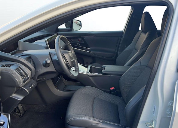 Vehicle image 4 Vehicle image 4