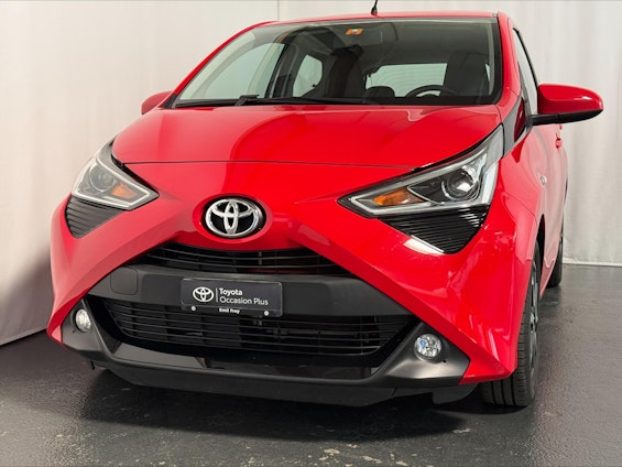 First vehicle image
