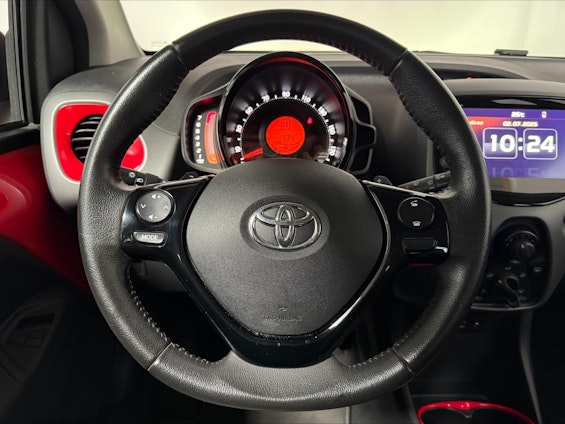 Vehicle image 9