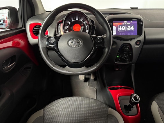 Vehicle image 4