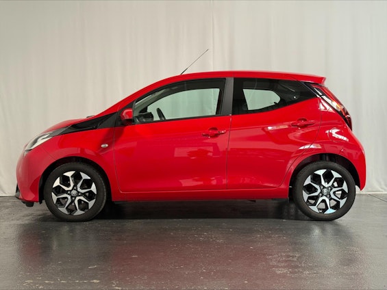 Vehicle image 3