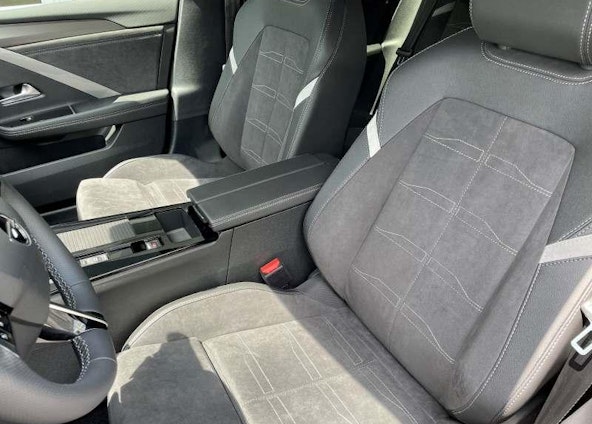 Vehicle image 4 Vehicle image 4