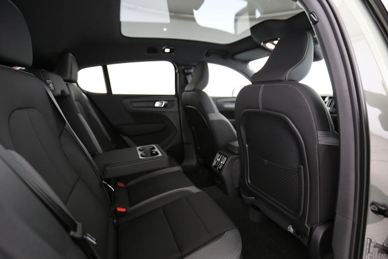 Vehicle image VOLVO C40