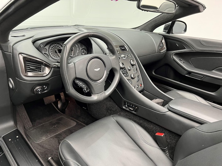 Vehicle image ASTON MARTIN V12 Vanquish