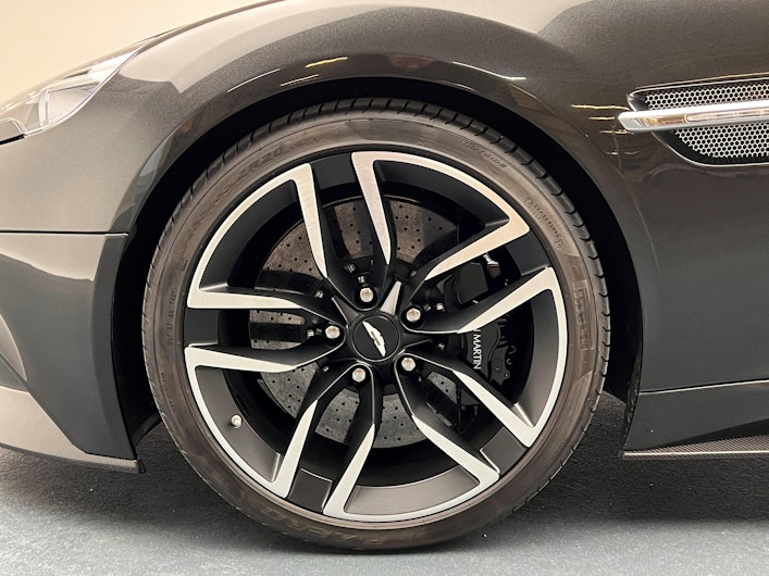 Vehicle image ASTON MARTIN V12 Vanquish
