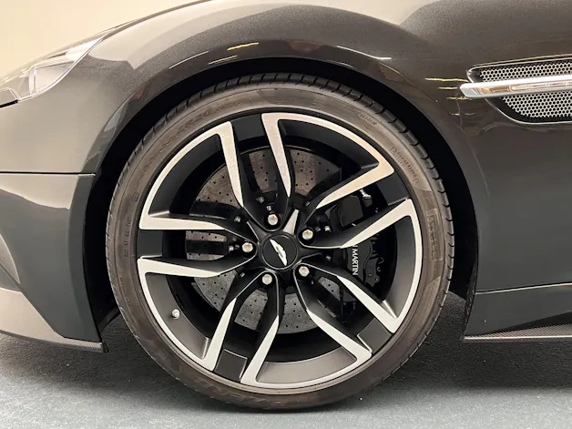 Aston Martin Vanquish Volante 6.0 V12